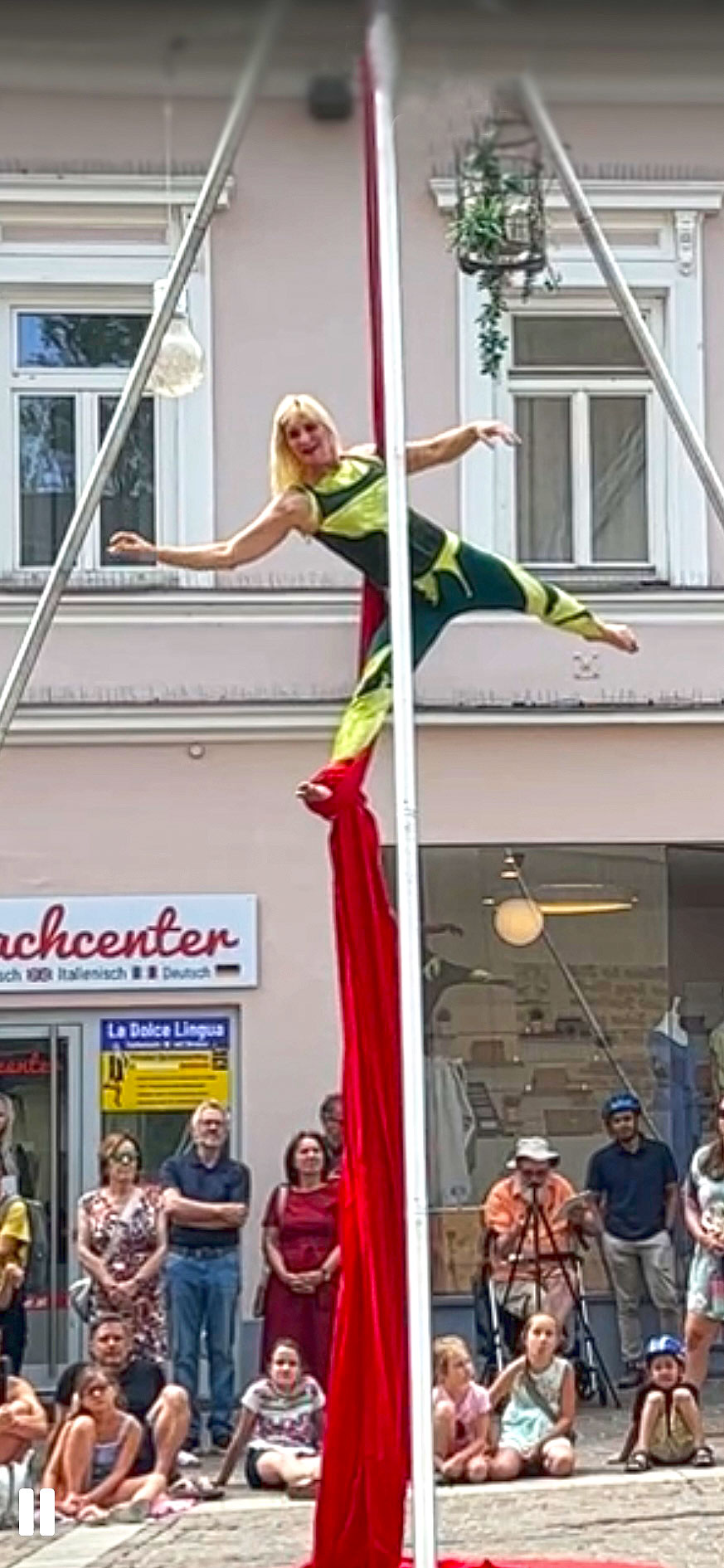 Mariann Engels | Tuch Performance, Luftakrobatik