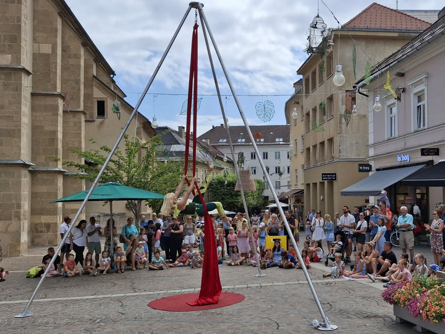 Mariann Engels | Tuch Performance, Luftakrobatik